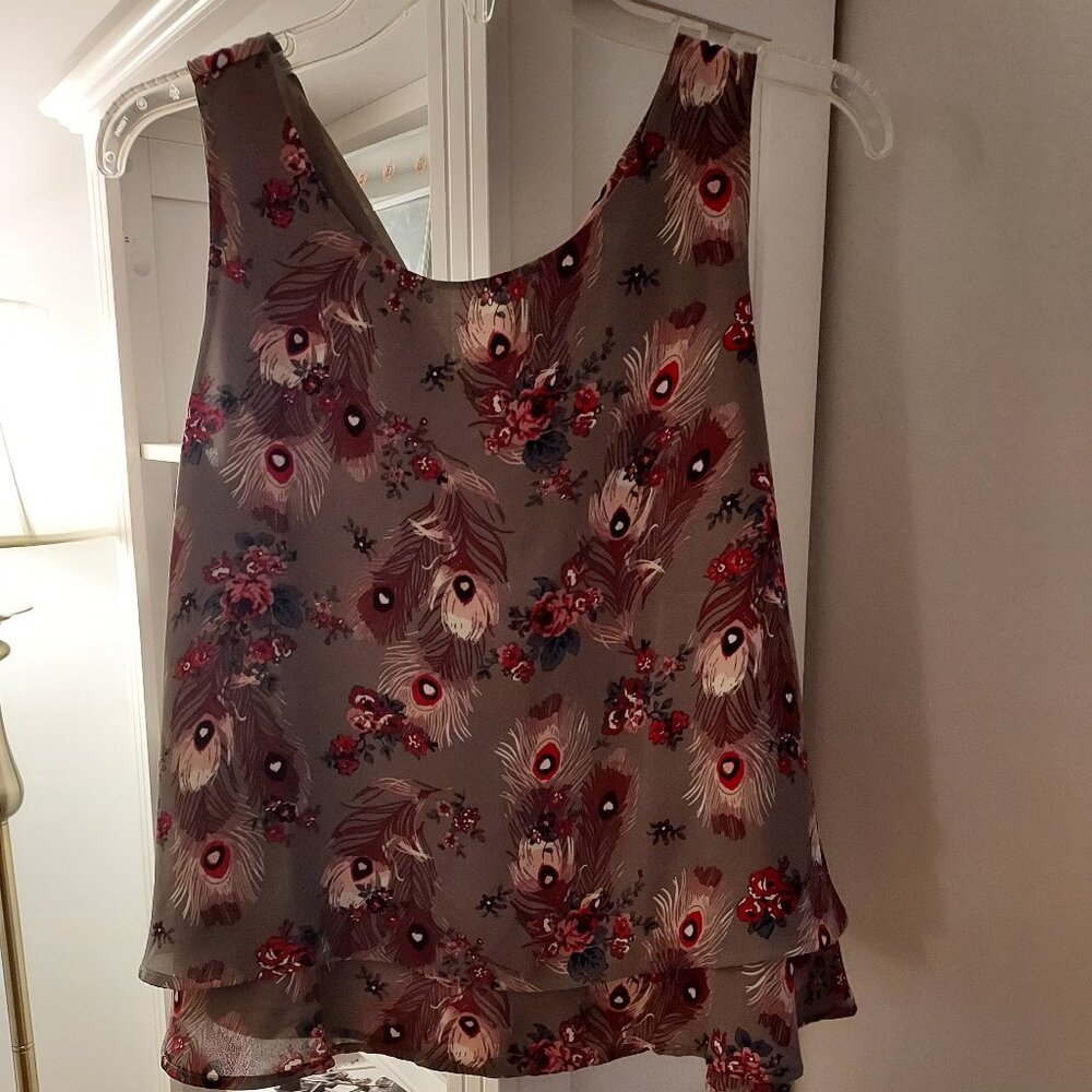 Cute petite floral tank